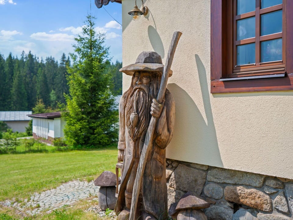 Cottage, Garden, Lawn Ornament, Farmhouse, Siding