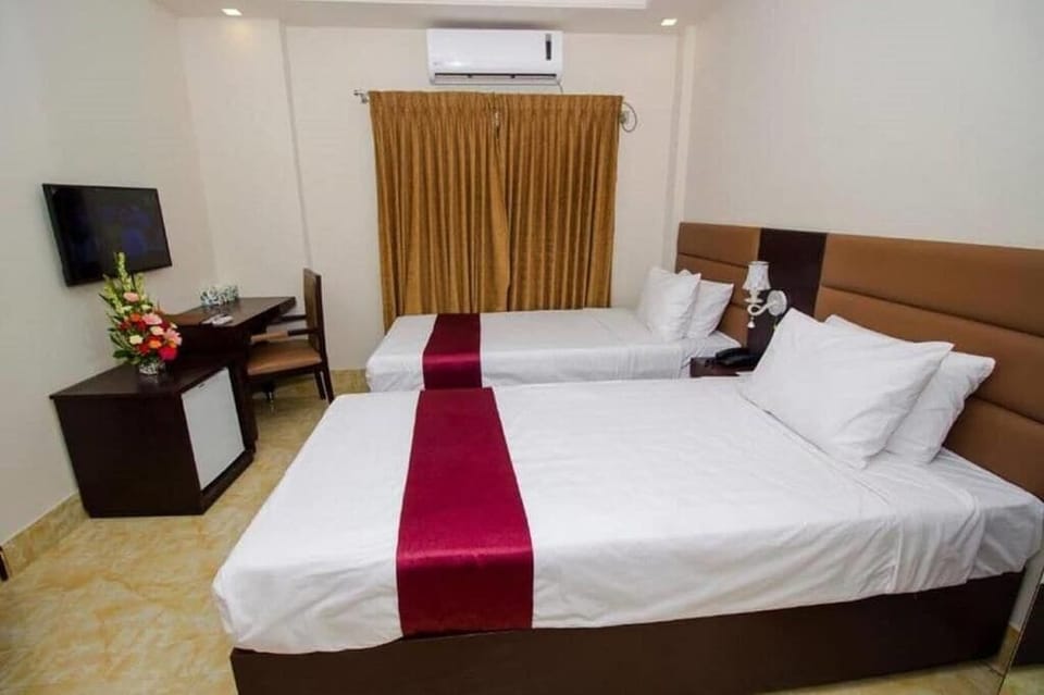 Deluxe Double or Twin Room, City View | Desk, soundproofing, free WiFi, bed sheets