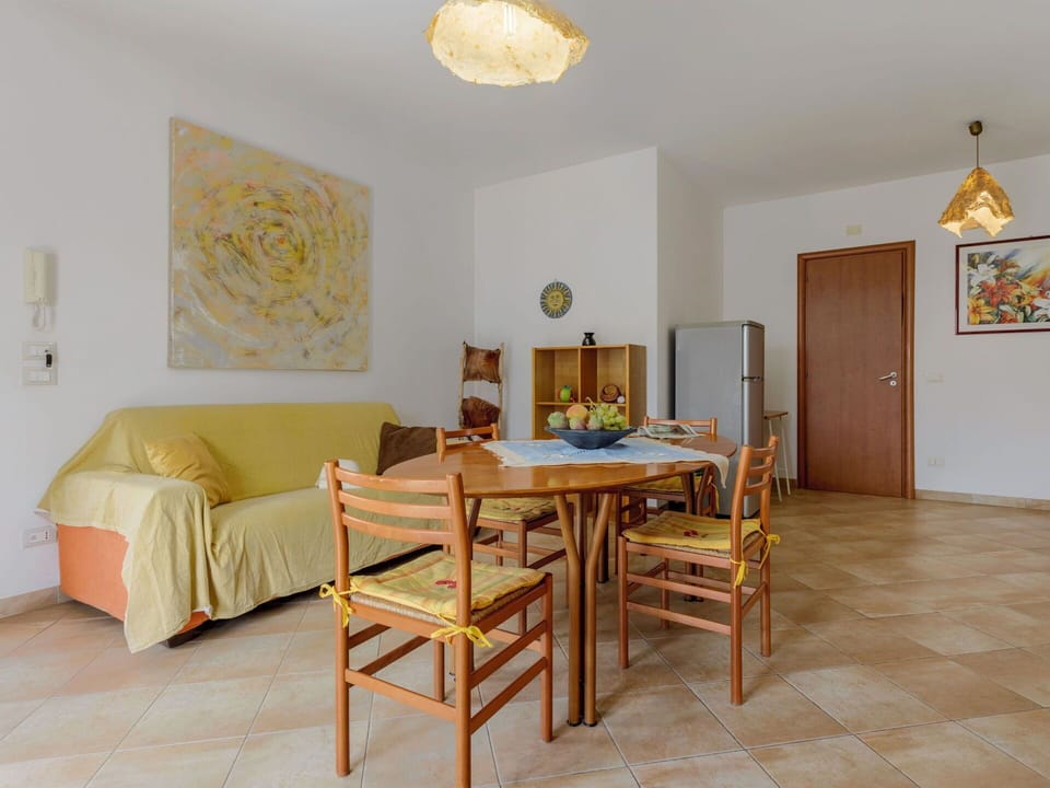 Table, Furniture, Property, Wood, Chair, Interior Design, Couch, Floor, Flooring, House