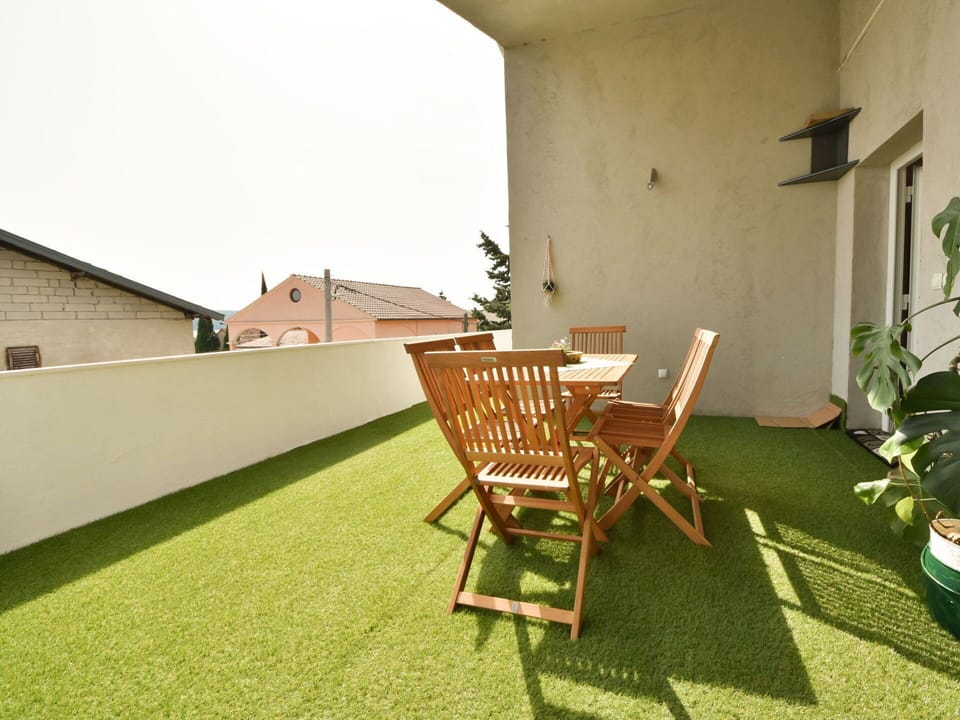 Plant, Building, Table, Wood, Outdoor Furniture, Architecture, Sky, Chair, Grass, Shade