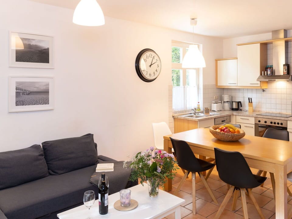 Table, Furniture, Property, Couch, Interior Design, Chair, Plant, Clock, Wall, Floor