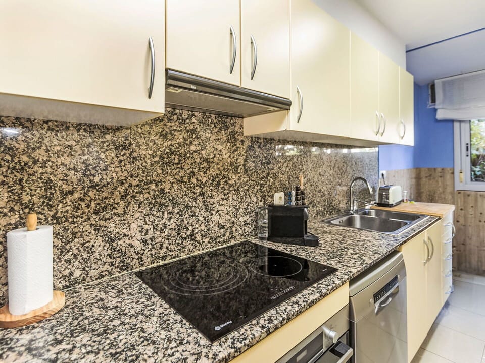 Cabinetry, Countertop, Property, Sink, Tap, Kitchen Sink, Plumbing Fixture, Kitchen Stove, Kitchen, Building