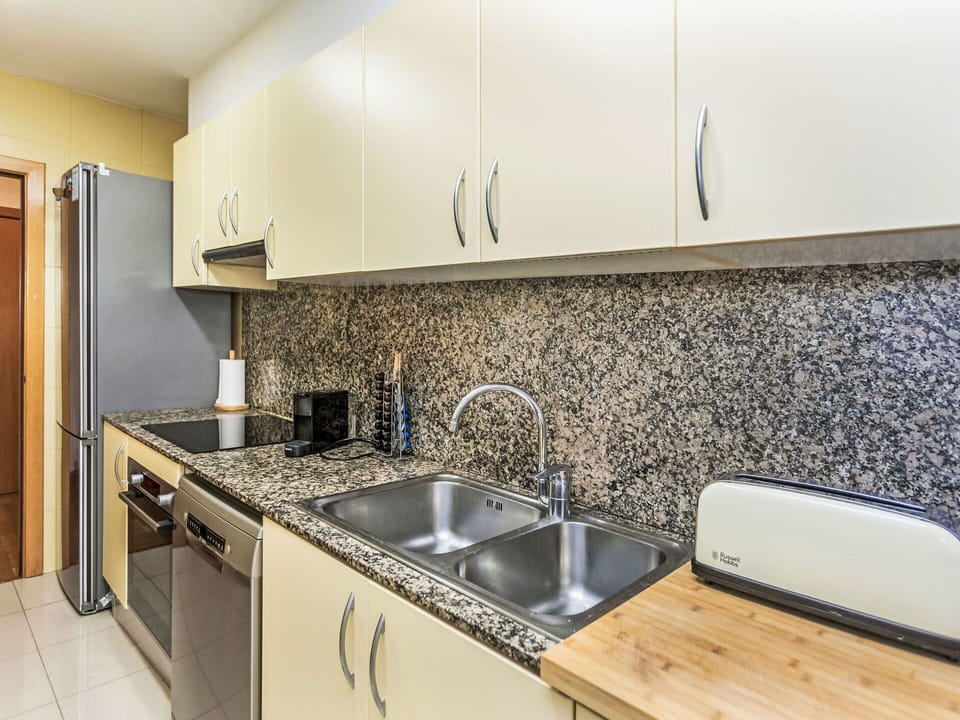 Kitchen Sink, Tap, Countertop, Sink, Plumbing Fixture, Cabinetry, Kitchen, Wood, Kitchen Stove, Building