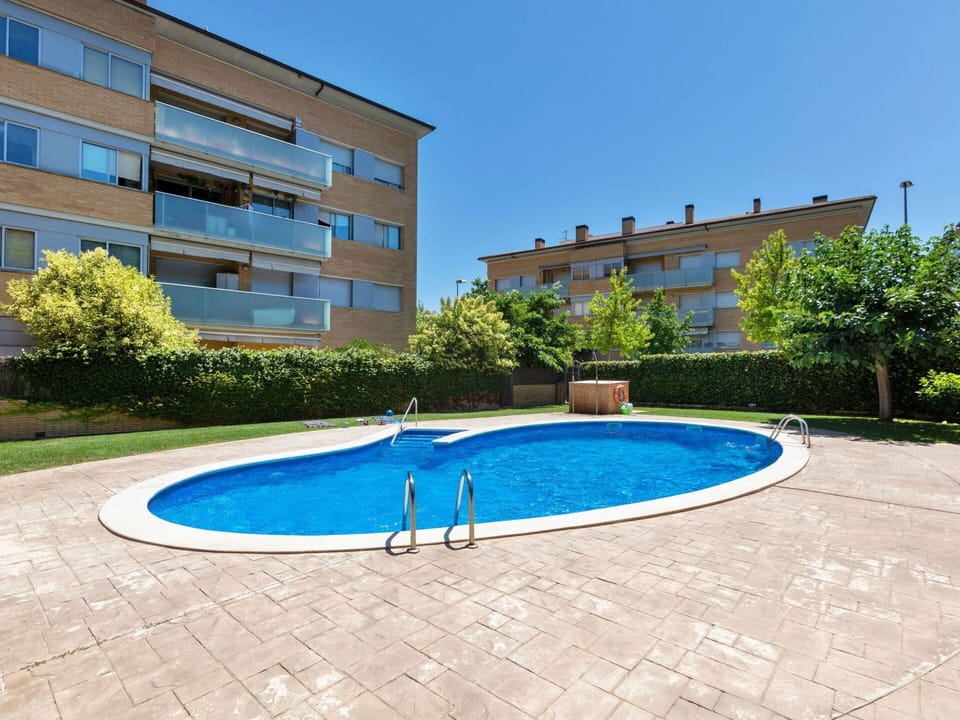 Plant, Water, Building, Daytime, Property, Sky, Window, Azure, Tree, Swimming Pool