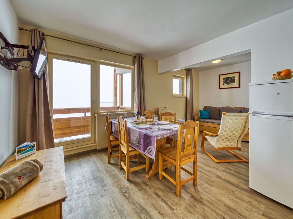 Table, Furniture, Property, Building, Window, Chair, Wood, Lighting, Curtain, Interior Design
