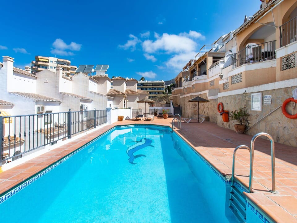 Water, Cloud, Building, Sky, Property, Swimming Pool, Azure, House, Body Of Water, Window
