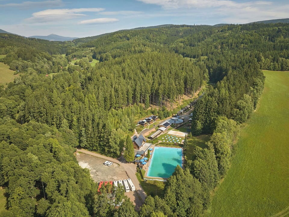 Tree, Swimming Pool, Resort, Aerial Photography, Eco Hotel, Bird'S-Eye View, Tourist Attraction, Resort Town, Landscaping, Evergreen