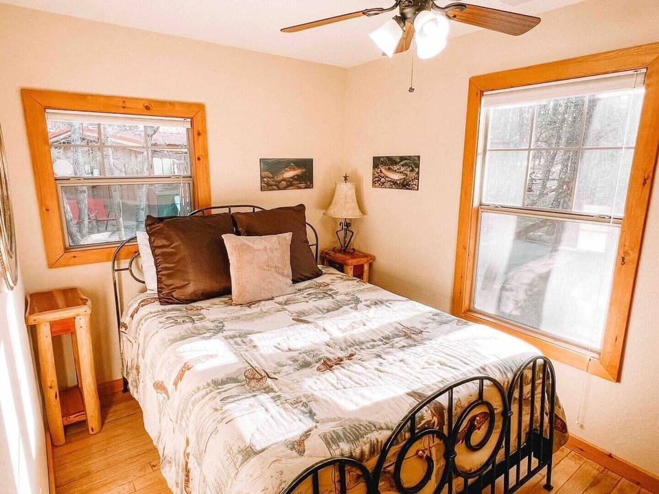Bedroom 2 with a queen size bed