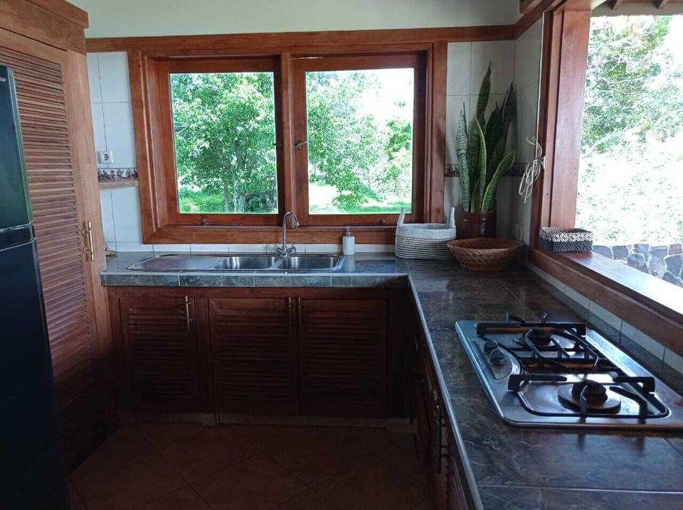 Full size kitchen
