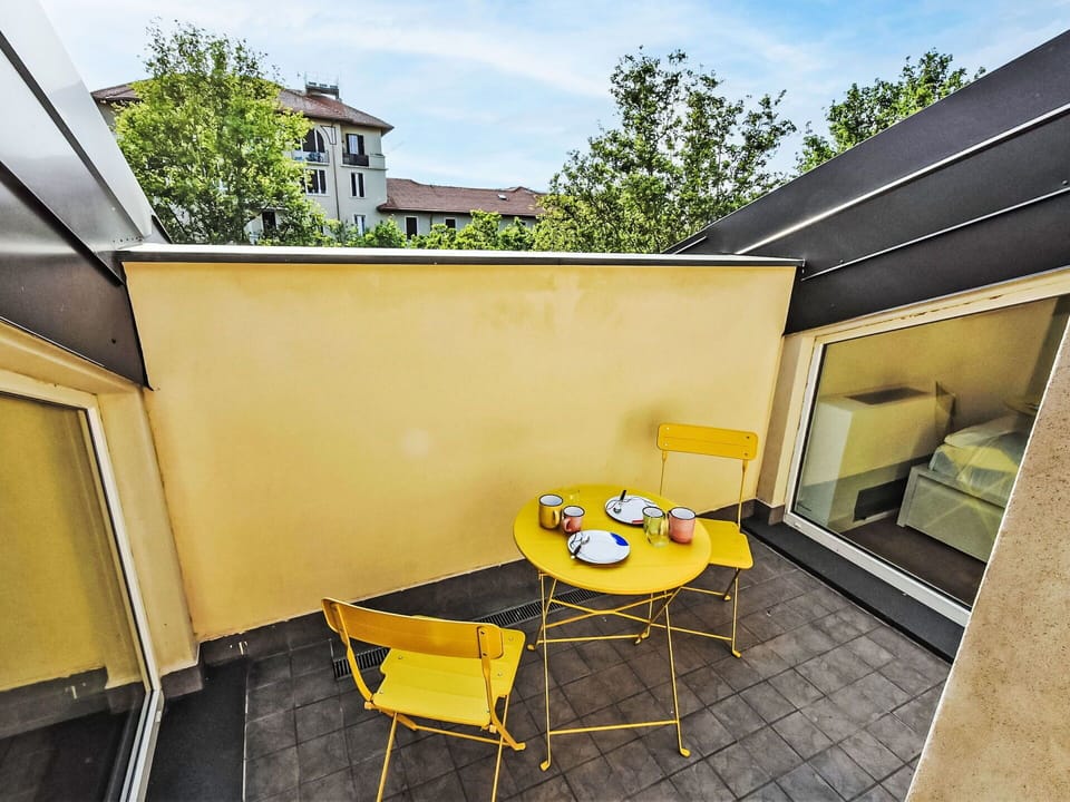 Property, Table, Sky, Building, Shade, Chair, Yellow, Tree, Wood, Outdoor Furniture