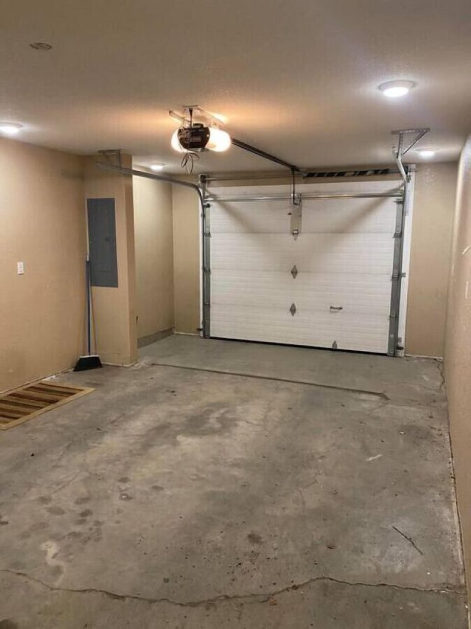 South Suite Attached Single Garage Stall