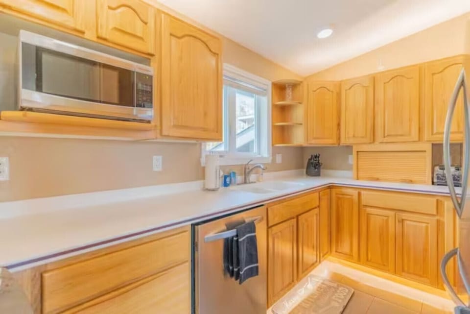 South Suite Kitchen with Stainless Steel Appliances