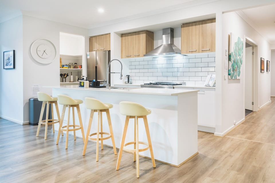 Fully Equipped Kitchen, large Oven and Cooktop, Dishwasher, Walk In pantry.