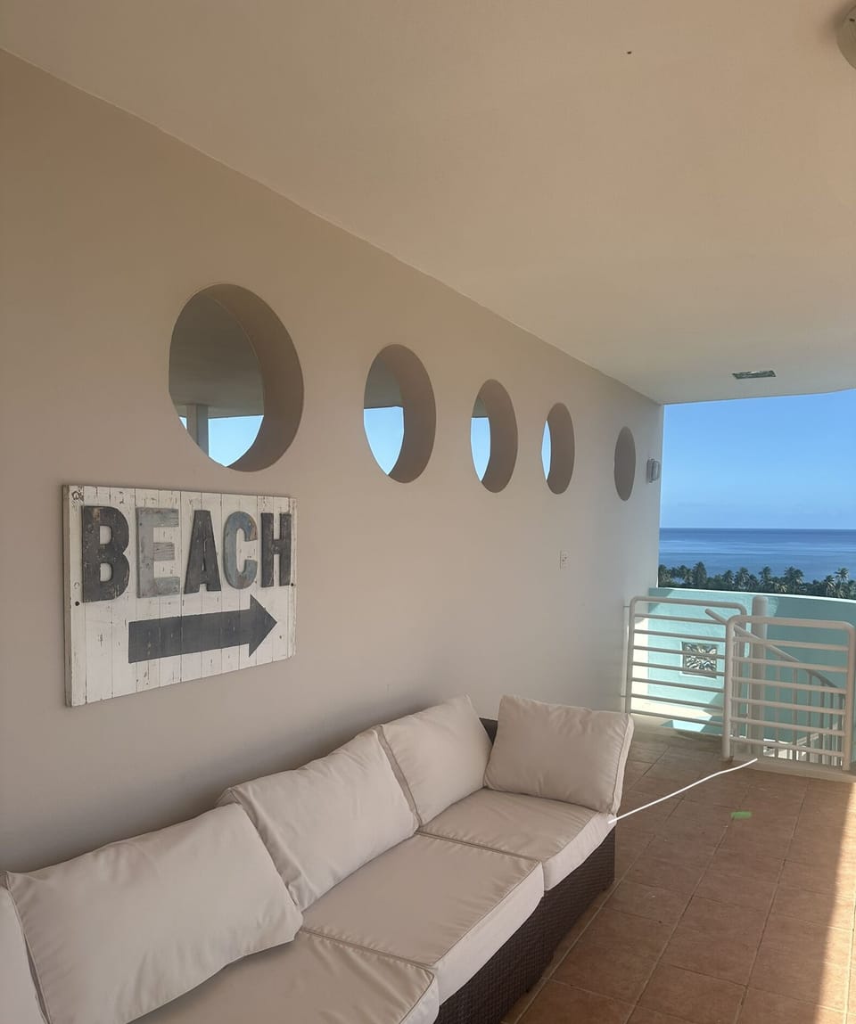 Furnished second floor terrace 