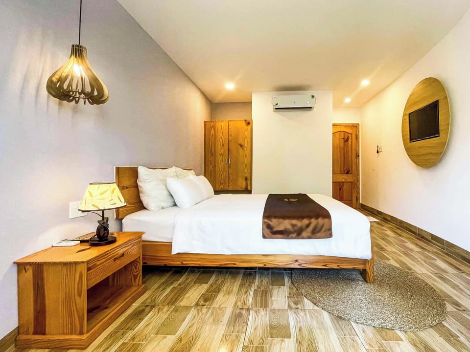 Deluxe Double Room, Garden View | Down comforters, pillowtop beds, minibar, in-room safe