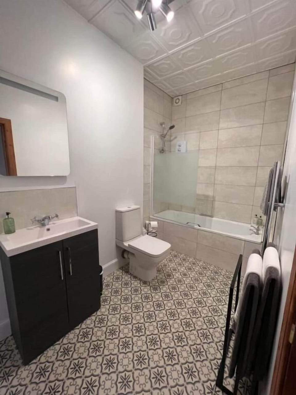 Deluxe Double Room, Sea View | Bathroom | Free toiletries, hair dryer, towels, shampoo