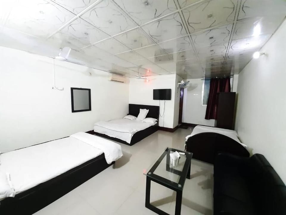 Standard Quadruple Room | Desk, free WiFi, bed sheets