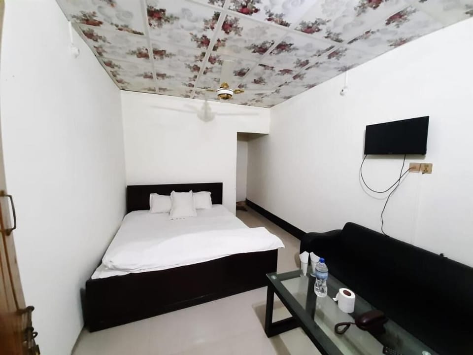Standard Double Room | Desk, free WiFi, bed sheets