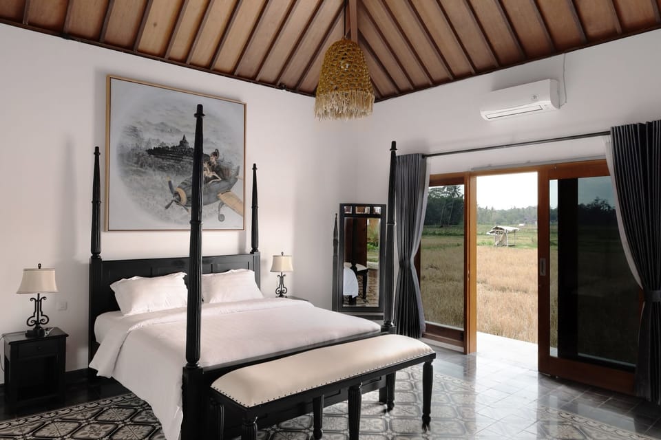 Deluxe Double Room, 1 Queen Bed, Non Smoking, Mountain View | Free WiFi, bed sheets