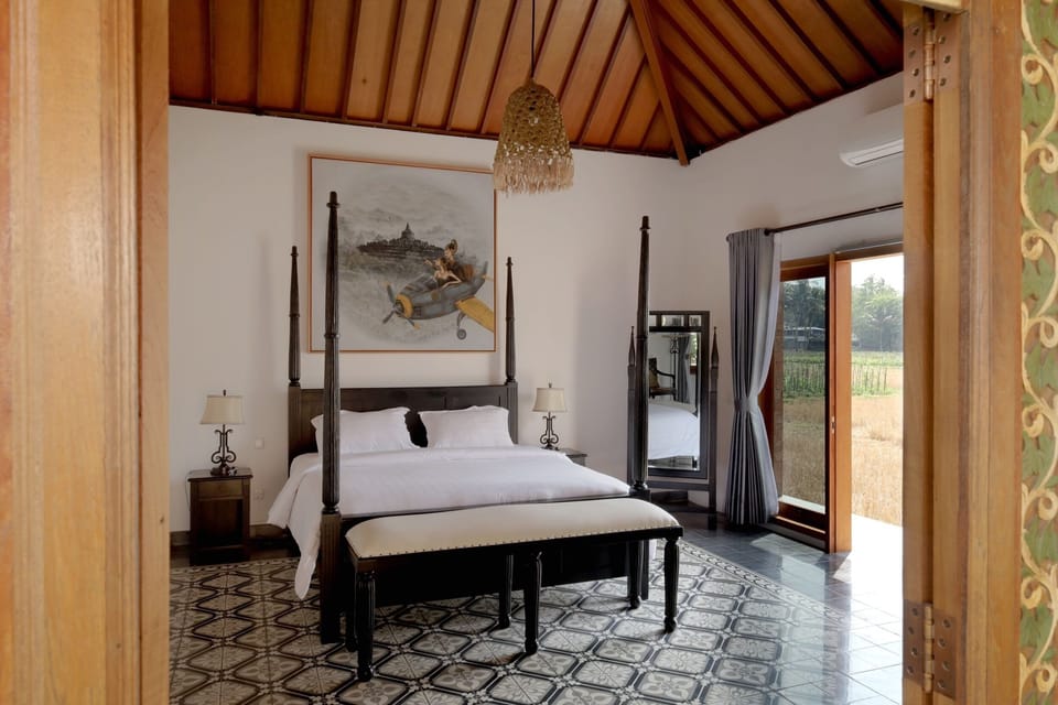 Deluxe Double Room, 1 Queen Bed, Non Smoking, Mountain View | Free WiFi, bed sheets