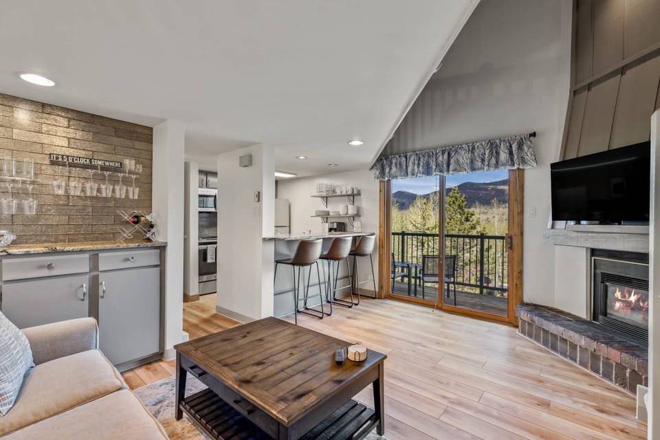 Open floor plan to entertain with your group