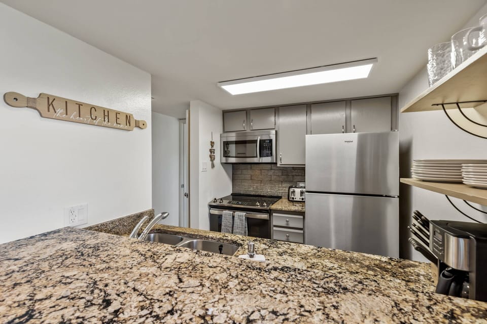Kitchen and breakfast bar