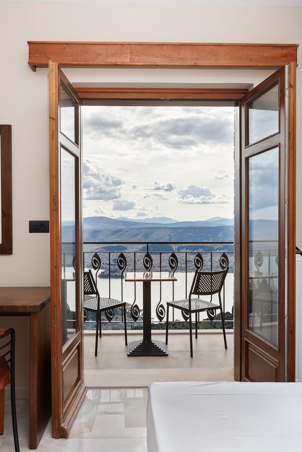 Panoramic Double or Twin Room, Lake View | Blackout drapes, soundproofing, iron/ironing board, free WiFi