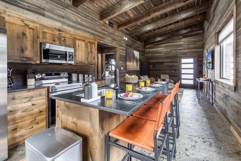 Here is the fully equipped kitchen with a convenient Island. Specially designed for functionality and style, with all the cookware essentials you need to whip up your favorite dishes.