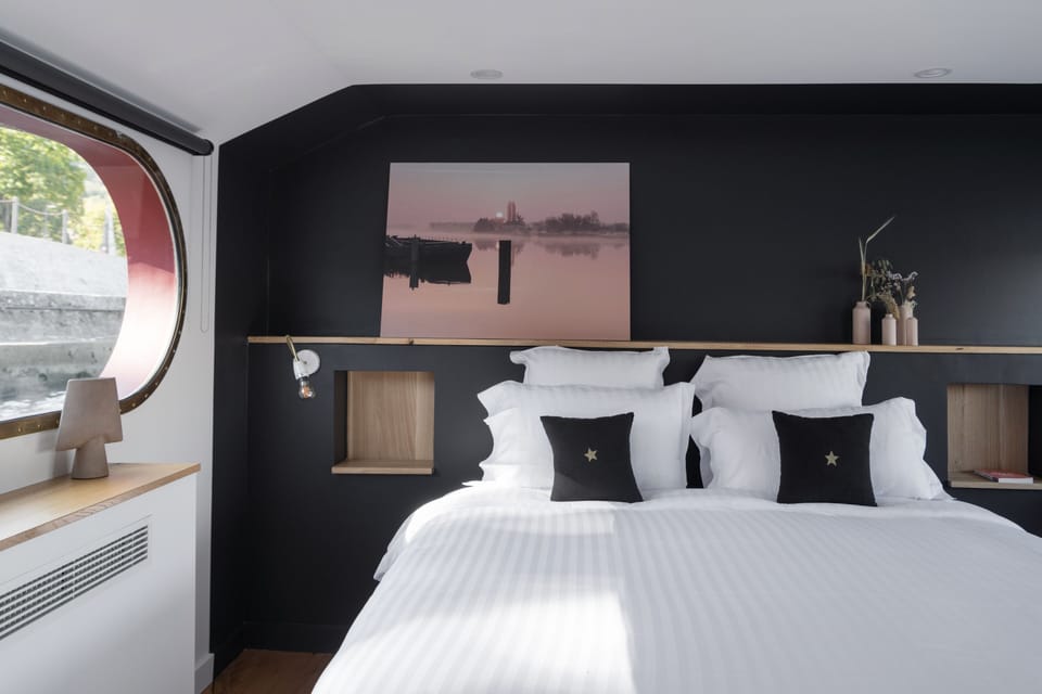 Premium Room | In-room safe, individually decorated, desk, laptop workspace