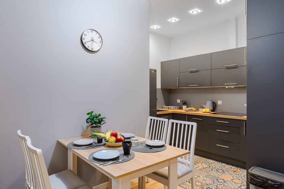 Deluxe Apartment | Private kitchen | Full-size fridge, oven, stovetop, dishwasher