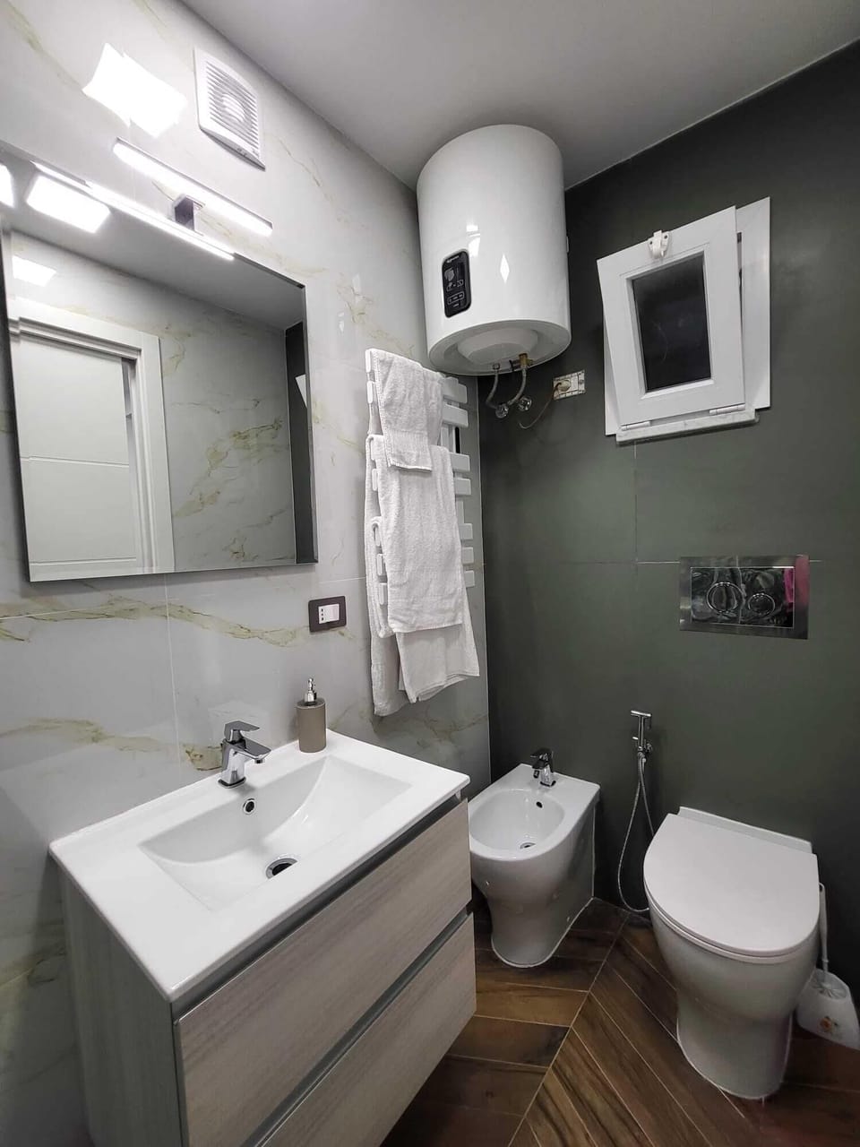 Family Studio Suite | Soundproofing, iron/ironing board, free WiFi
