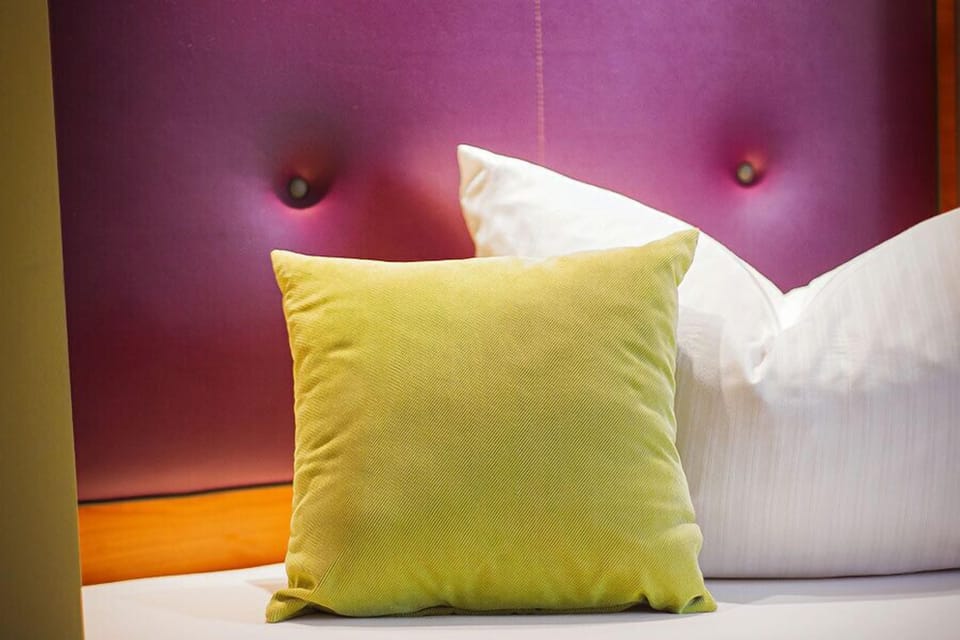 Standard Single Room, 1 Large Twin Bed, Non Smoking, Ensuite | Living area