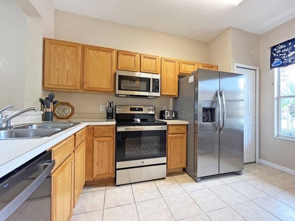 Townhome, 4 Bedrooms | Private kitchen