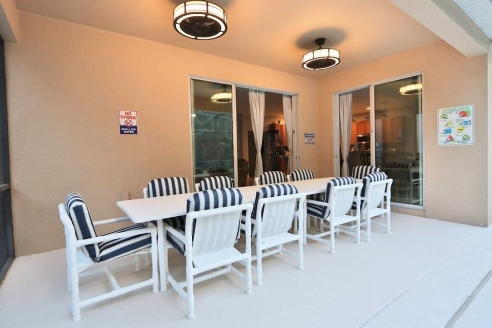 House, 6 Bedrooms | Outdoor dining