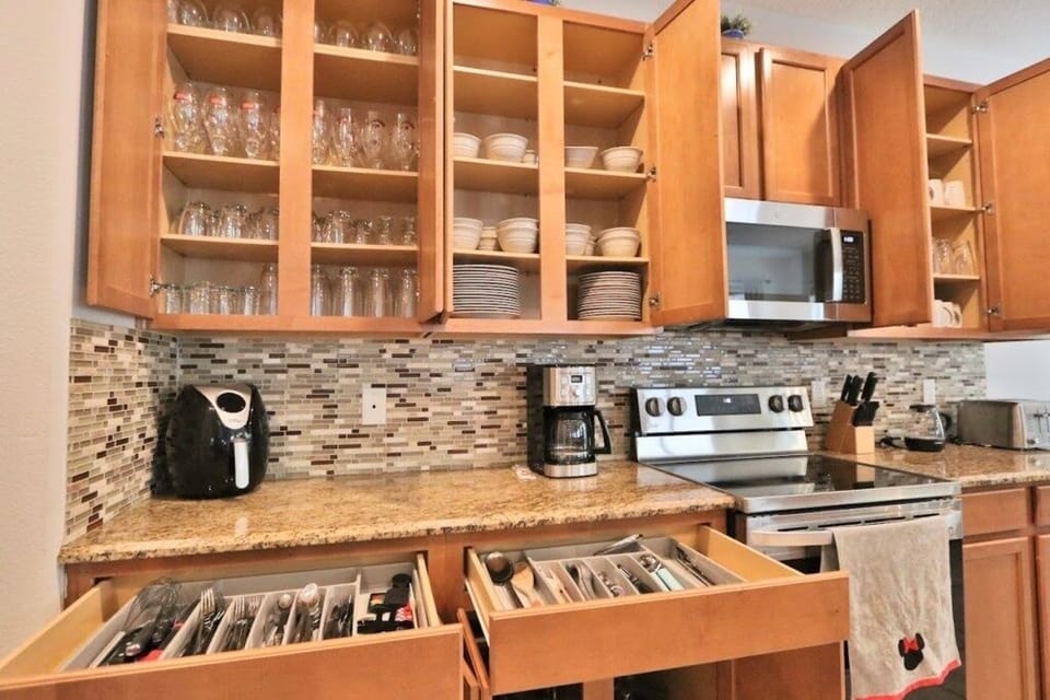 House, 6 Bedrooms | Private kitchen