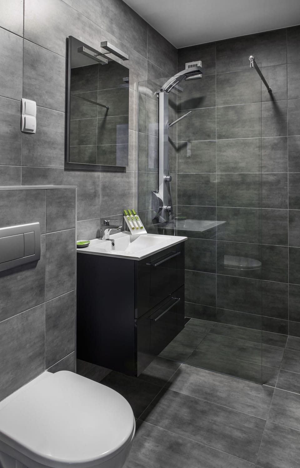 Comfort Double Room | Bathroom | Free toiletries, hair dryer