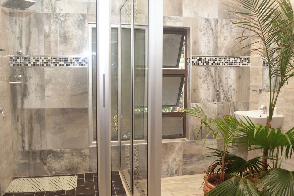 Standard Room, Balcony, Garden View | Bathroom