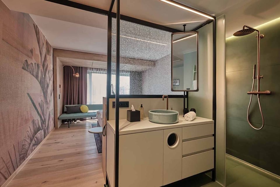 Comfort Room | Bathroom | Shower, rainfall showerhead, free toiletries, hair dryer