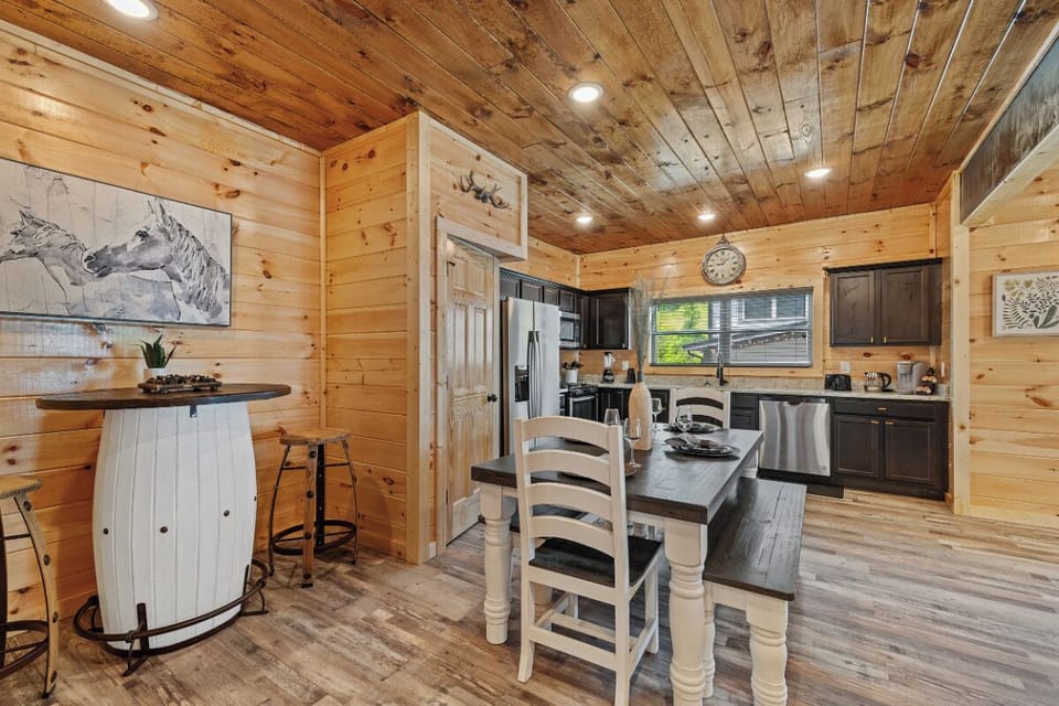Moonlight Pines' kitchen and dining area