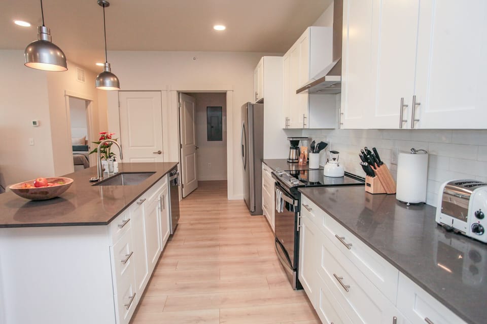 Fully stocked kitchen!