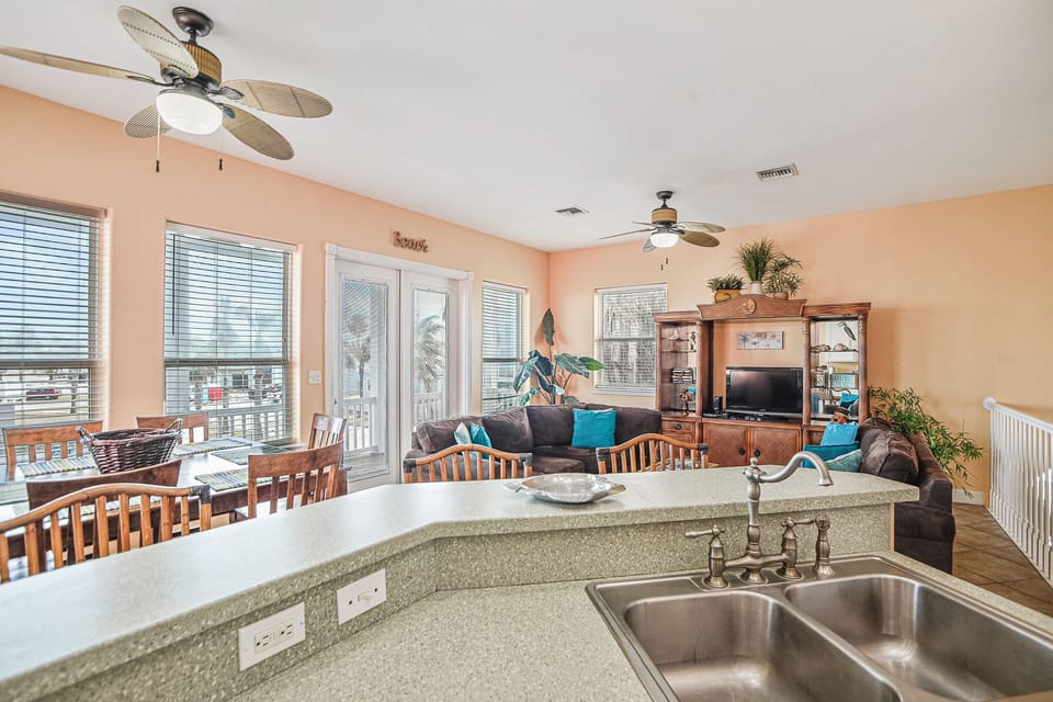 House, Multiple Beds, Patio (Villa Laguna ) | Private kitchen | Dining table
