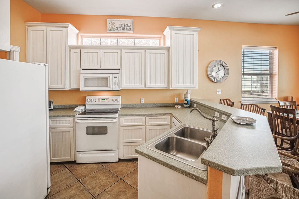 House, Multiple Beds, Patio (Villa Laguna ) | Private kitchen | Dining table