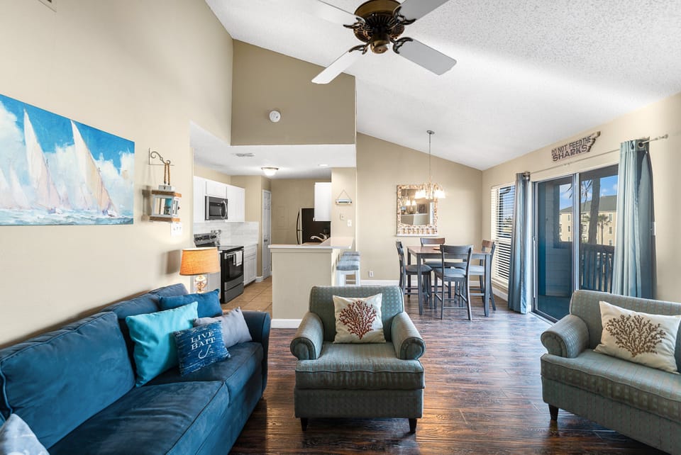 Condo, Multiple Beds, Hot Tub (Spinnaker 317) | Living area | 42-inch flat-screen TV with digital channels