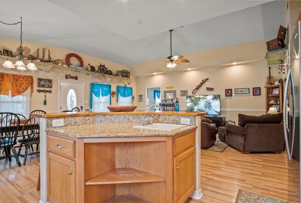 House, Multiple Beds, Patio, Ocean View (Casa Playa) | Private kitchen | Coffee/tea maker, dining table