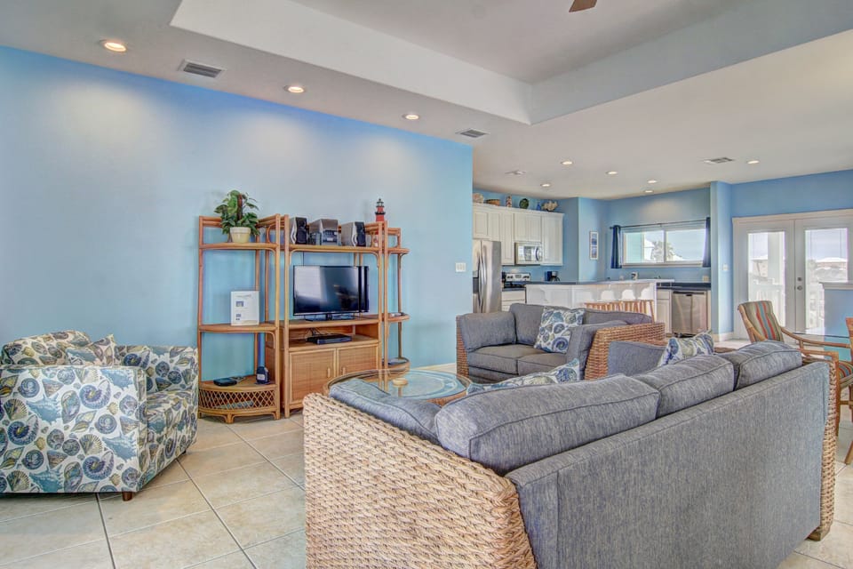 House, Multiple Beds, Patio (Casa Las Palmas) | Living area | 42-inch flat-screen TV with digital channels