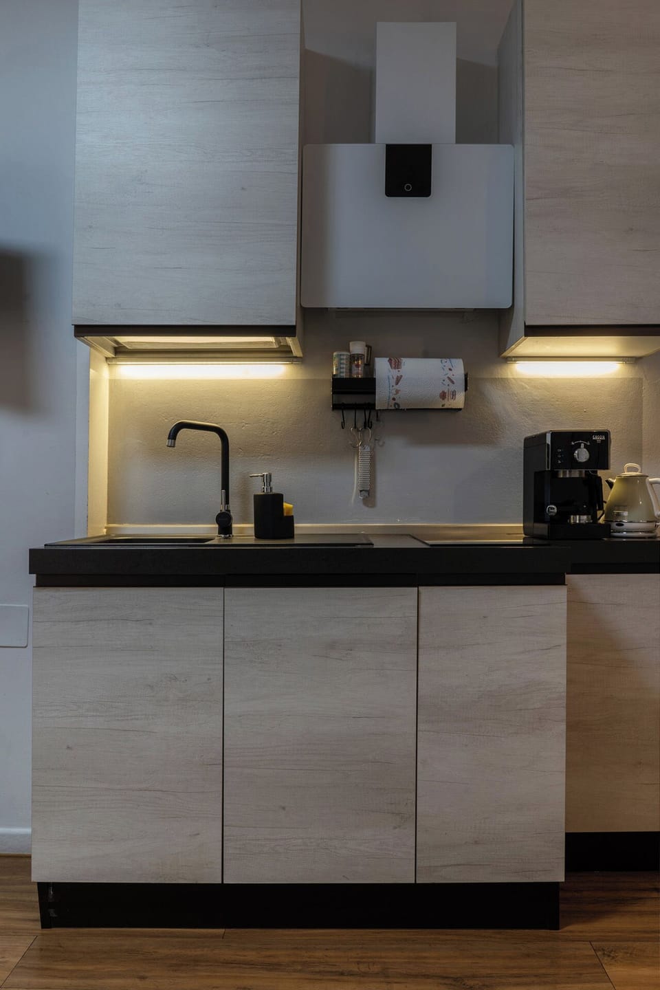 Business Studio | Private kitchen | Full-size fridge, microwave, dishwasher, electric kettle