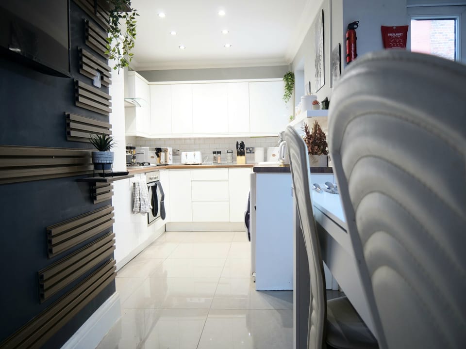 House | Private kitchen | Fridge, microwave, oven, stovetop