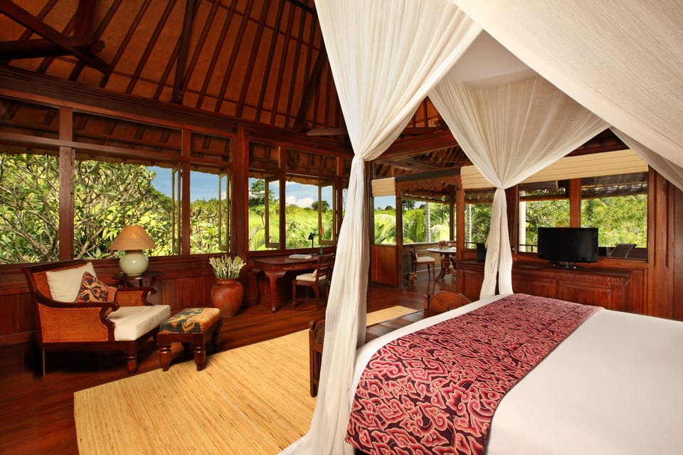 Suite (Ibah) | Minibar, in-room safe, individually decorated, individually furnished