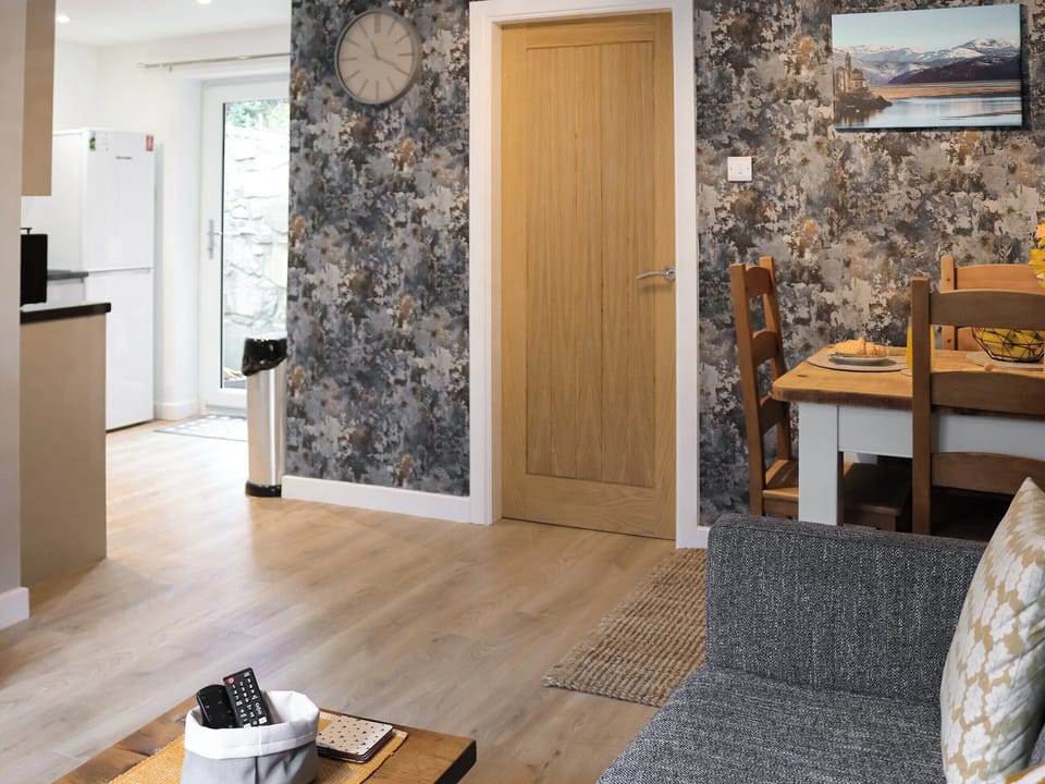 Living room/dining room | Llety Cariad, Bala