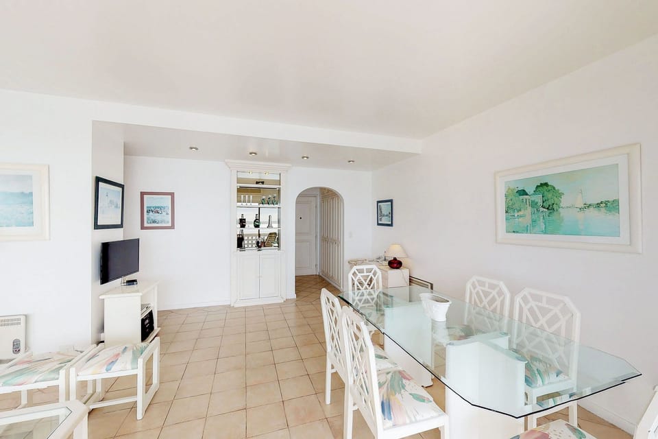 Apartment | Dining